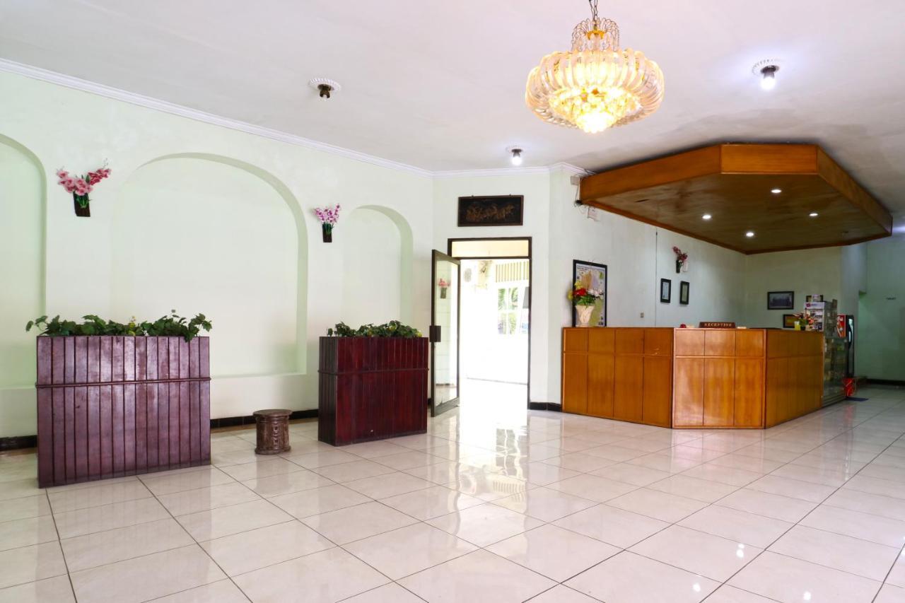 Hotel Camelia Malang Luaran gambar