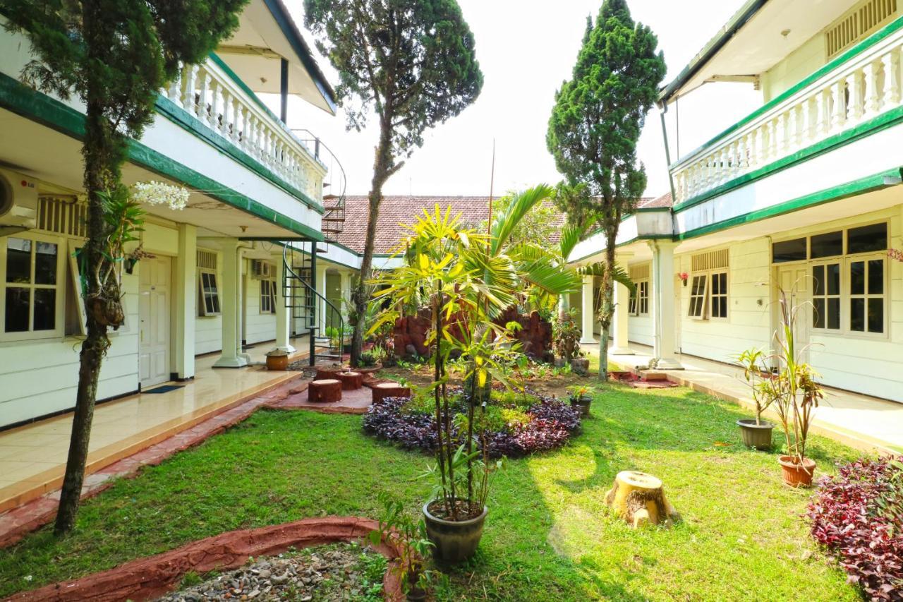 Hotel Camelia Malang Luaran gambar